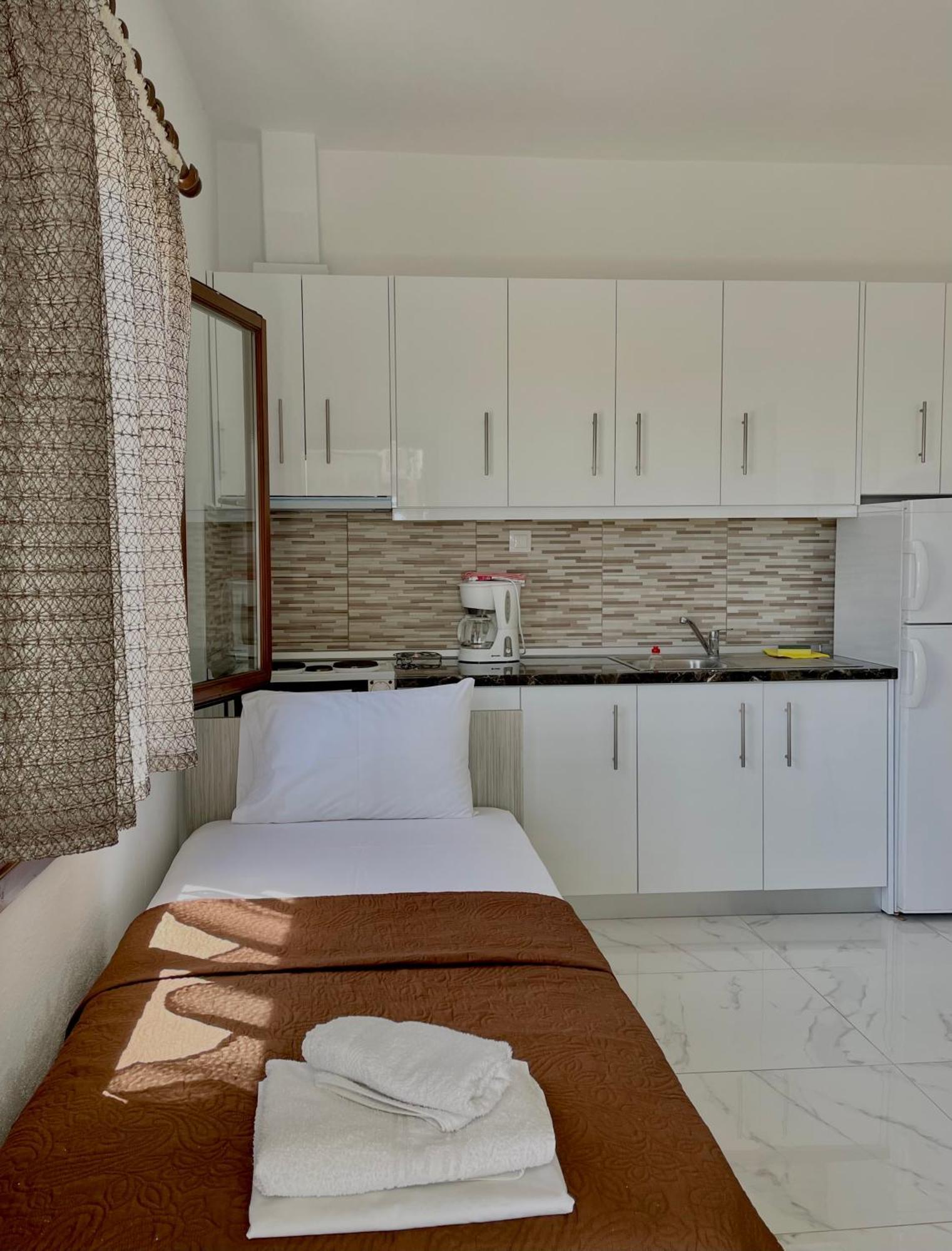 Anna Dani Apartments Вурвуру Екстер'єр фото